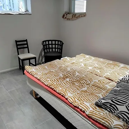 民宿 Kupittaan Kellari 图尔库